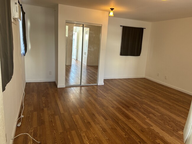 Building Photo - 2032-2106 Delaware Ave