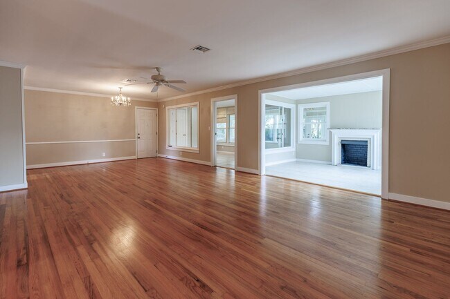 Foto del edificio - 208 Pinecrest Ln
