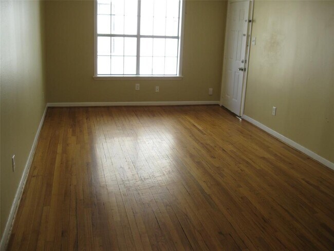 Foto del edificio - 3010 Oakdale St
