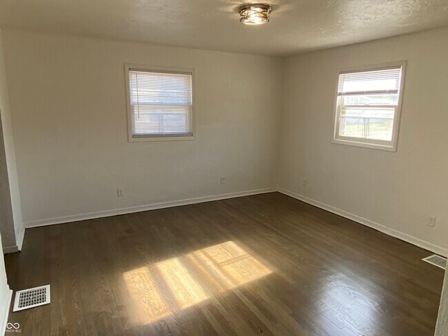 Foto del edificio - 702 W 23rd St