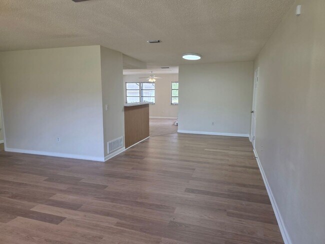 Foto del edificio - 5015 Darlington Rd