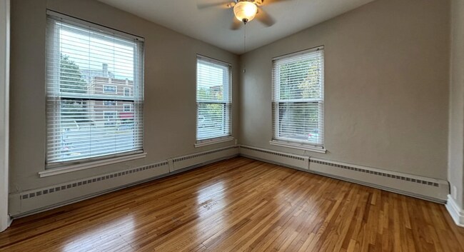Foto del interior - 116 Oak Grove St – Oak Grove Downtown