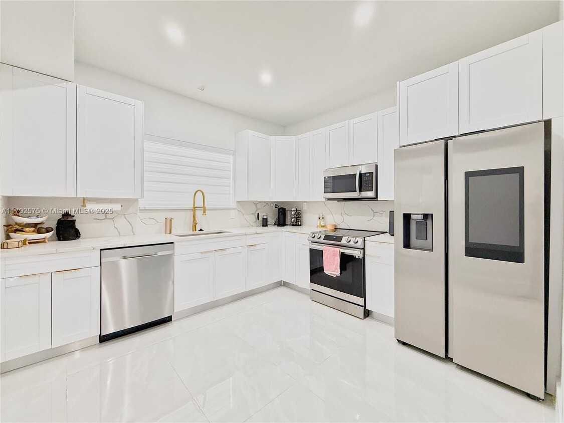Primary Photo - 927 SW 18th Ave