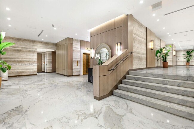 Foto del edificio - 10175 Collins Ave