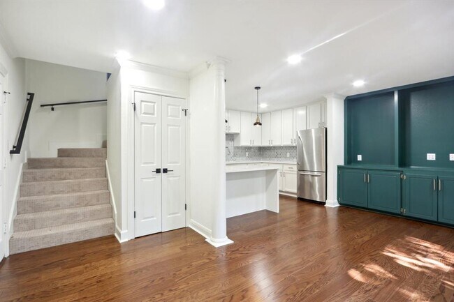 Building Photo - 2500 Steck Ave