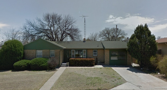 Building Photo - 412 W 20th St