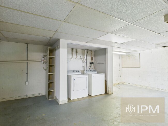 Foto del edificio - Charming Brick Rancher – One-Floor Living ...