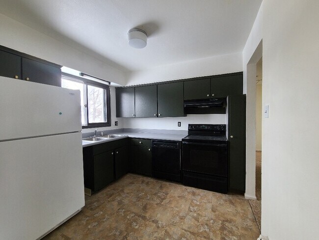 Building Photo - 5309 Maple Way