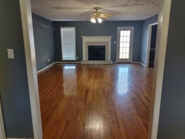 Foto del edificio - BEAUTIFUL 5 BEDROOM HOME IN BIRCH CREEK (CH)