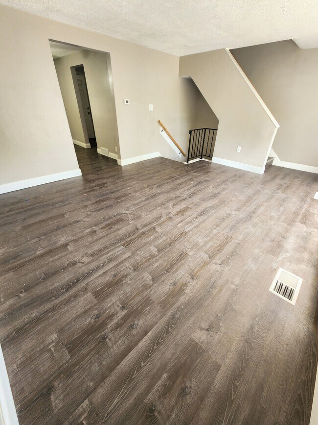 Building Photo - 449 Idlewood Rd