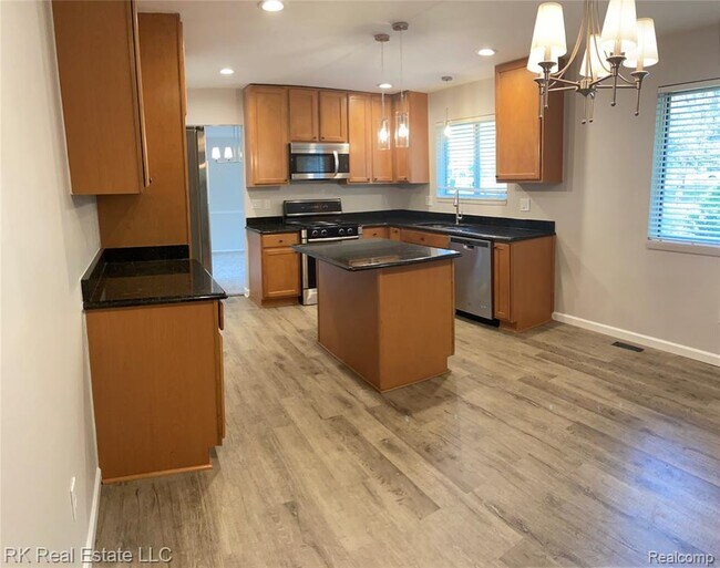 Building Photo - 494 Rolling Green Cir S