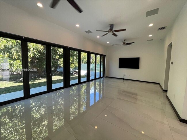 Foto del edificio - 1233 SW 17th Terrace