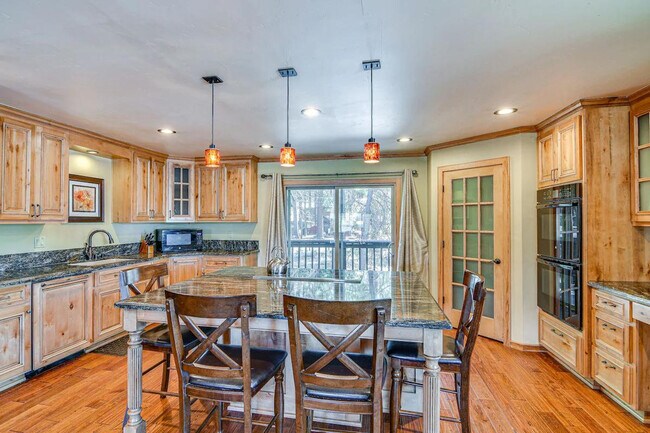 Foto del edificio - 3688 Paradise Ave