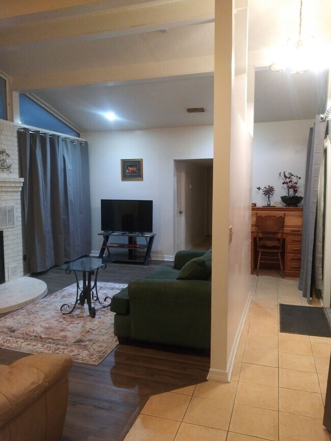 Foto del edificio - 6827 Rojo Ct