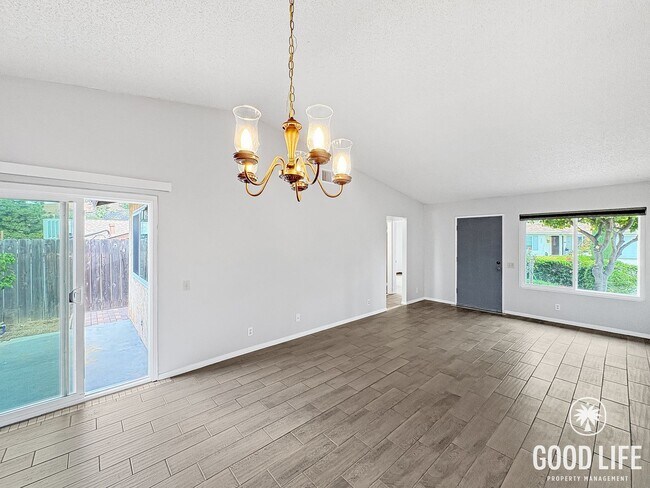 Foto del edificio - Renovated San Marcos Home with Fruit Trees & Large Yard