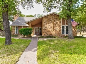 Building Photo - 1012 Woodridge Dr