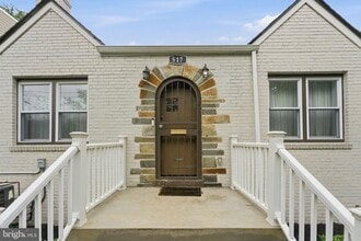 Building Photo - 517 Lebaum St SE