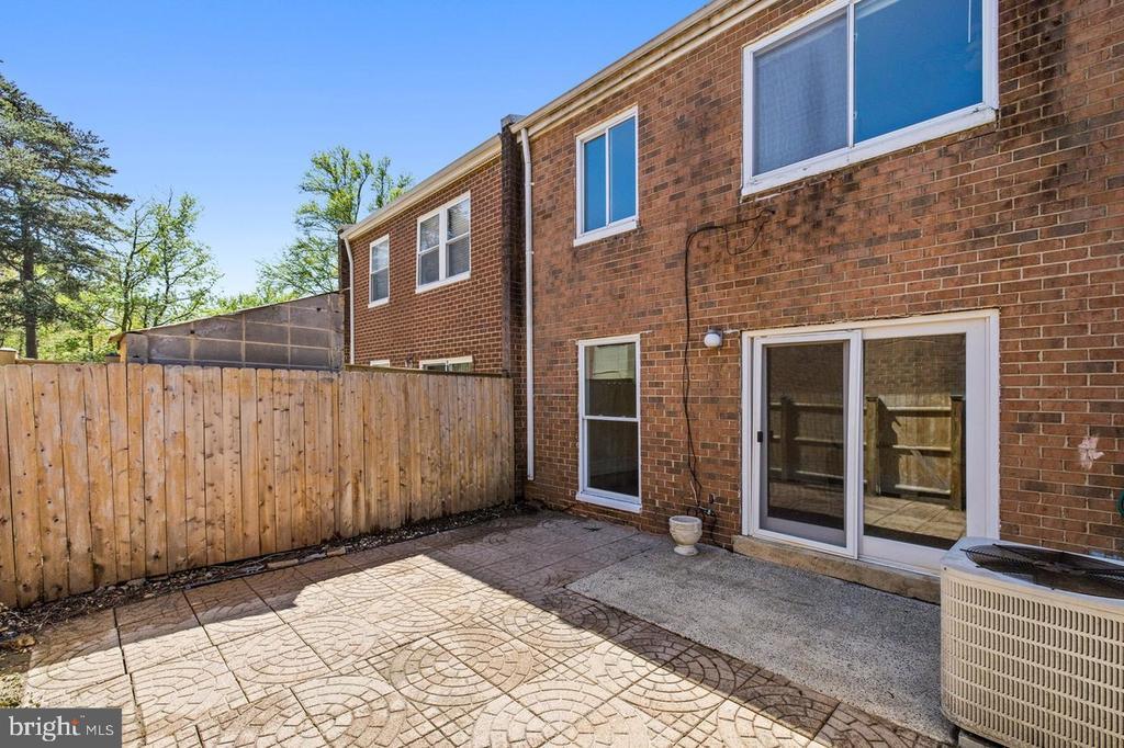 Foto principal - 218 Stevenson Sq S