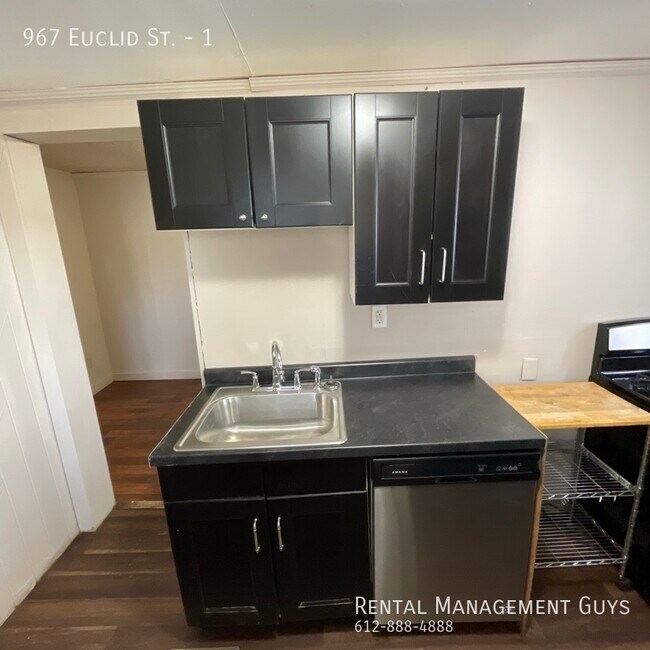 Building Photo - 967 Euclid St