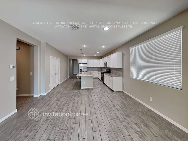 Foto del edificio - 10831 W Luke Ave