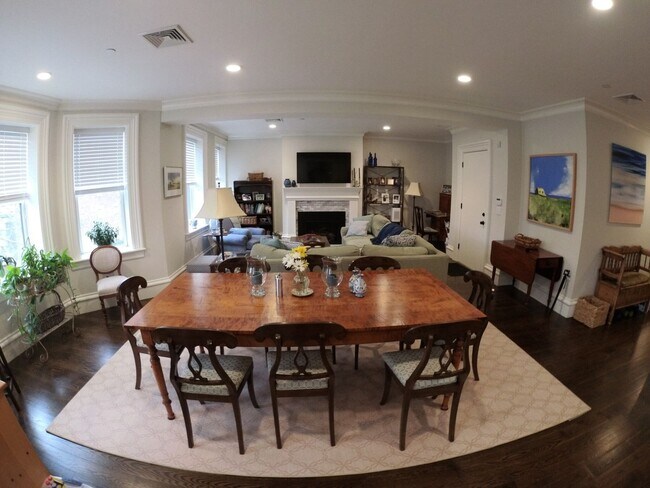 Foto del edificio - HOT BROOKLINE LISTING!!!!!