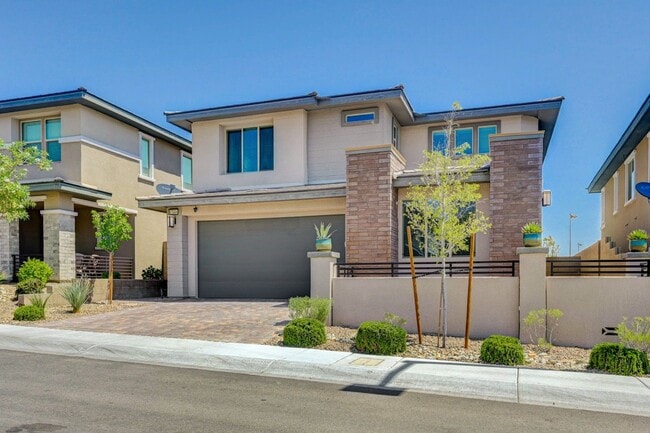 Foto del edificio - Experience Luxury Summerlin living in this 4 Bedroom, 2 Story Property with Sparkling Pool!