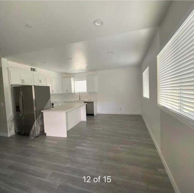 Building Photo - 1130 W 39th St