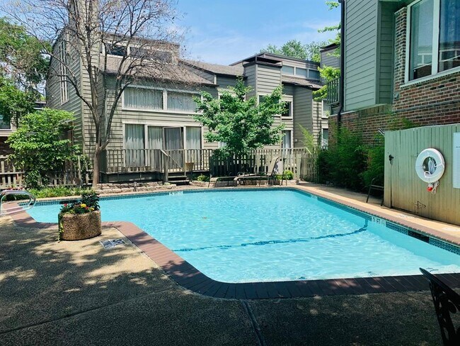 Foto del edificio - 6808 Eastridge Dr