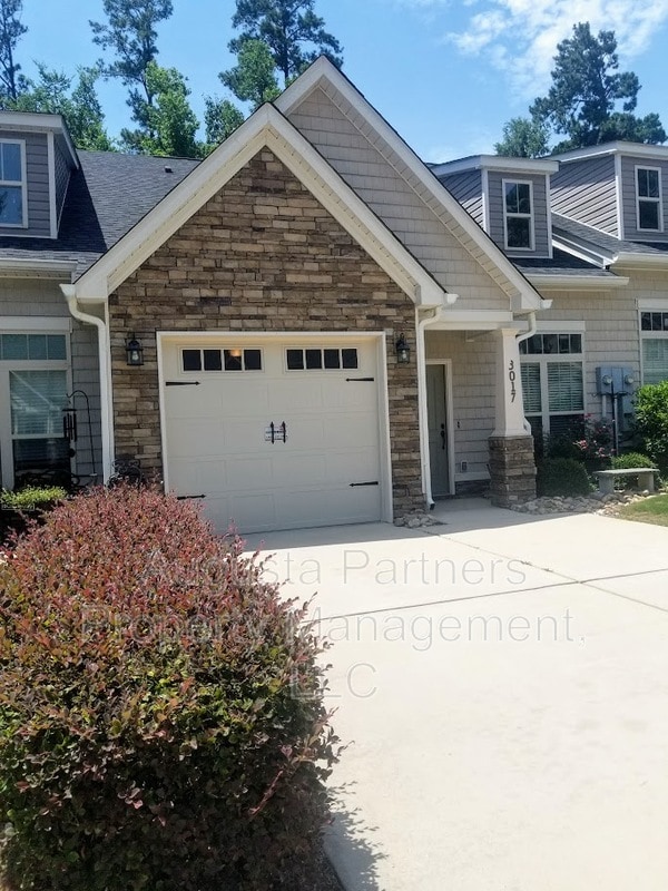 Building Photo - 3017 Pointewest Dr