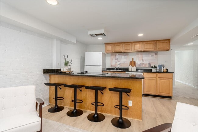 Foto del edificio - 1683 35th St NW