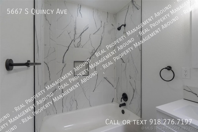 Foto del edificio - 5667 S Quincy Ave