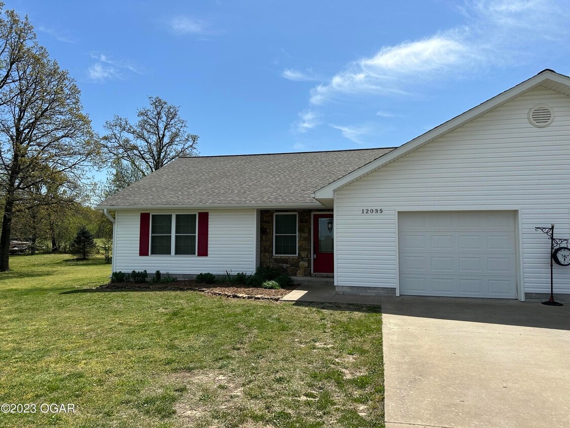 12035 Holly Rd, Neosho, MO 64850 Condo for Rent in Neosho, MO