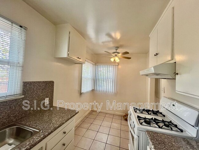 Building Photo - 627 1/2 W Glenoaks Blvd