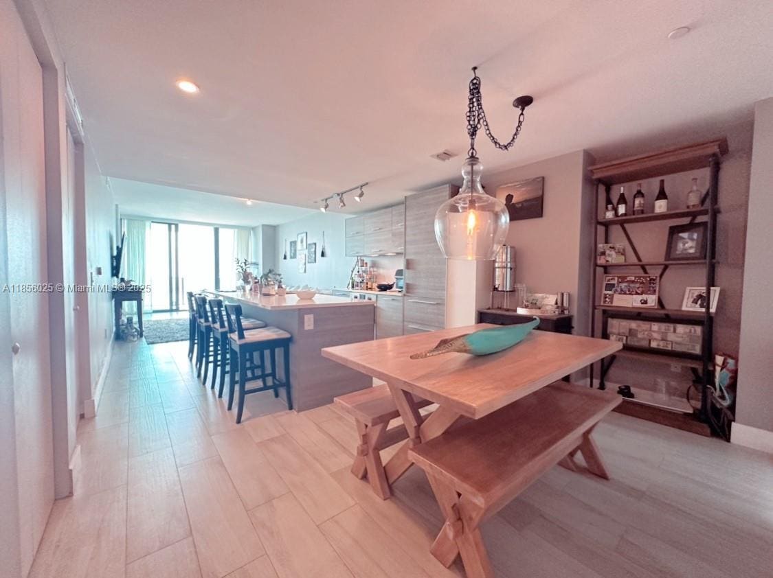 Foto del edificio - 650 NE 32nd St