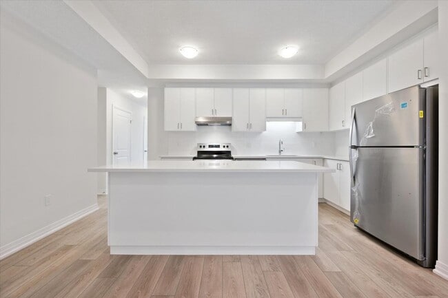 Building Photo - 167 Reverie Way