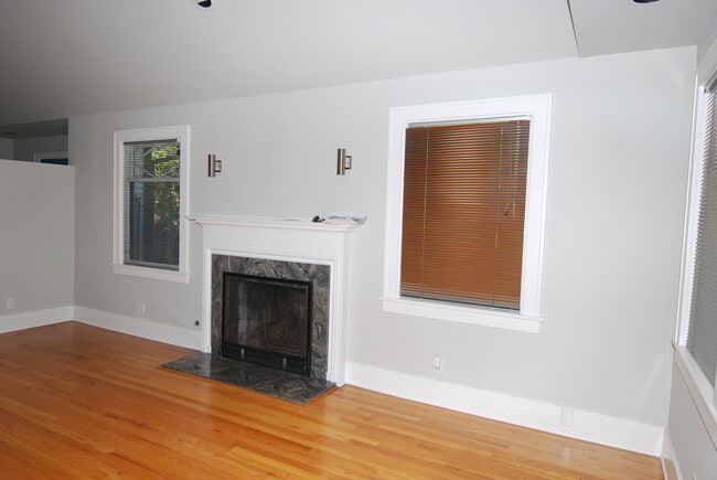 Building Photo - Pristine Craftsman in Belmont Heights!