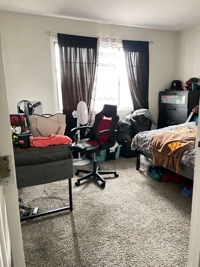 Building Photo - 961 High Meadow Dr