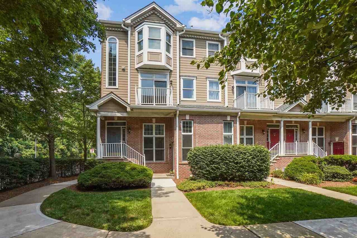 Foto principal - 350 Oswego Ct