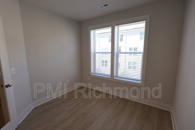 Foto del edificio - 1536 W Moore St