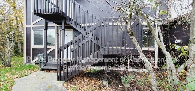 Building Photo - 230 E 36th St
