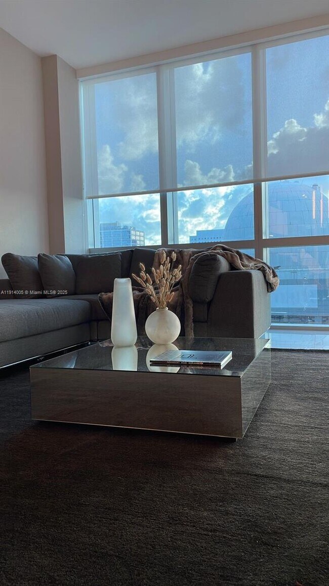 Foto del edificio - 851 NE 1st Ave