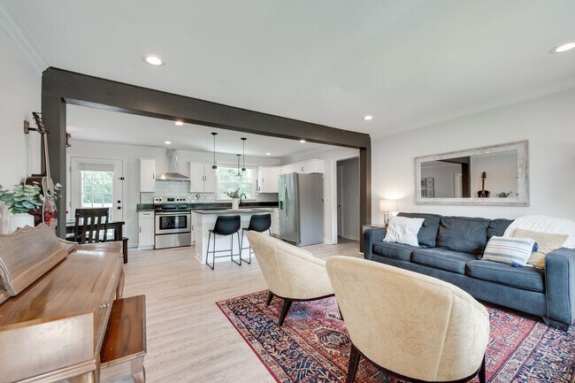 Foto del edificio - 5011 Lewisdale Ct