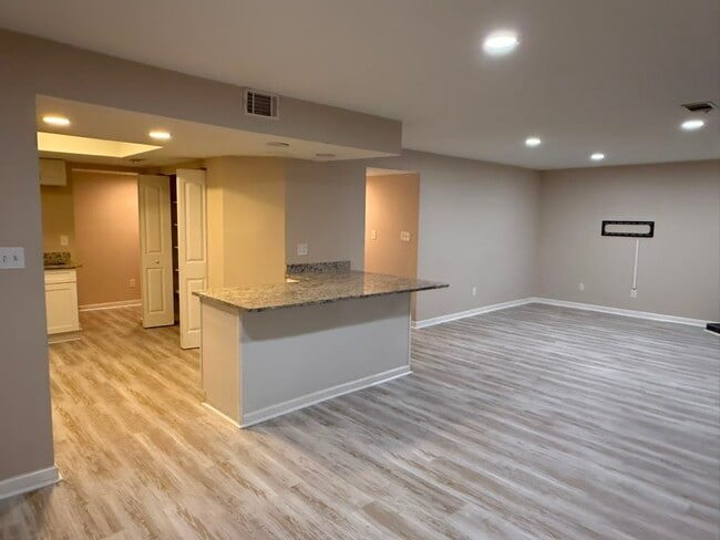 Building Photo - 2244 Runnymead Rdg SE