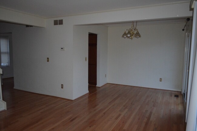Foto del edificio - 37617 Charter Oaks Blvd