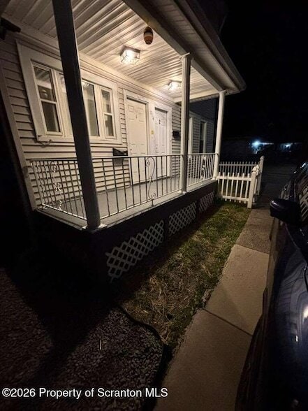 Building Photo - 214 S Sumner Ave