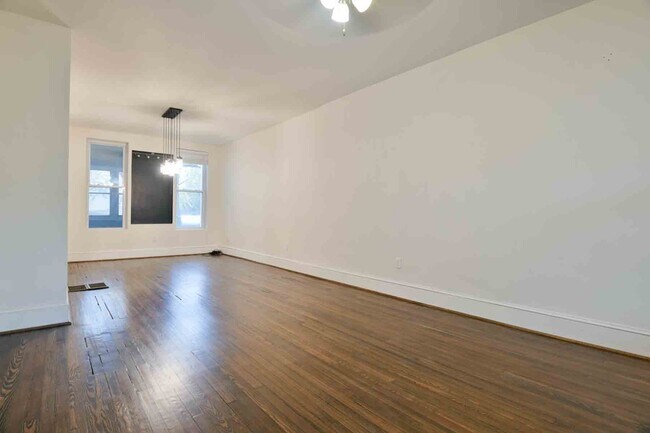 Foto del edificio - 4321 8th St NW