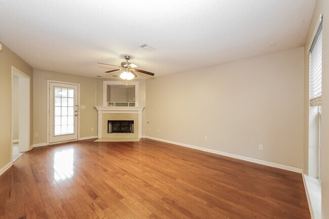 Foto del edificio - 11667 Millwind Dr