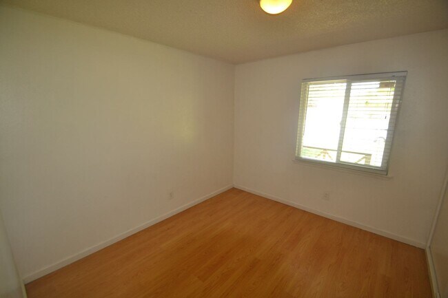Building Photo - 7663 Manorside Dr
