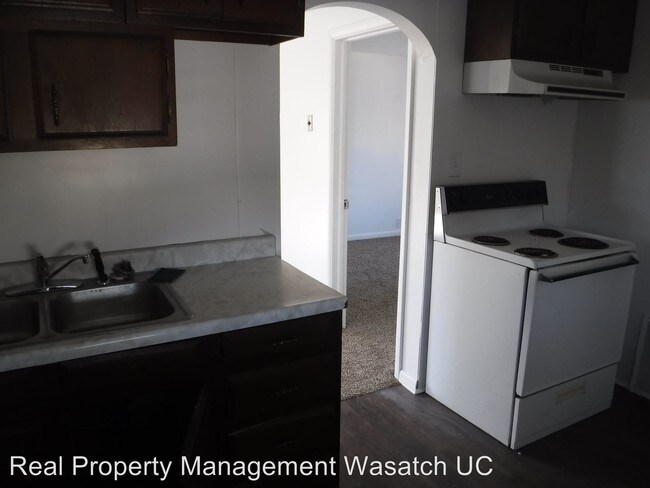 Building Photo - 108 E 400 N