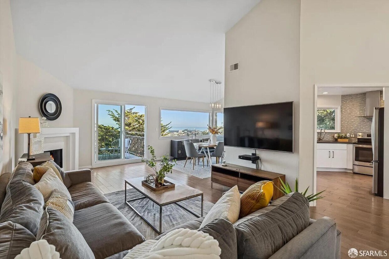 Foto principal - 2 Hawkins Ln